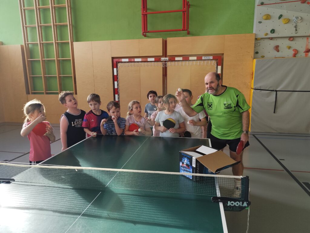 TISCHTENNIS mit HR. REISS